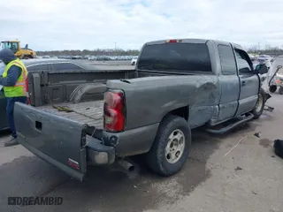 2002 GMC Sierra 1500 SLE with VIN 2GTEC19T121214213, listed as a IAAI auction lot 41317517 with 209,031 mi miles. Bid and sale history available at carsss.com. Image 4.