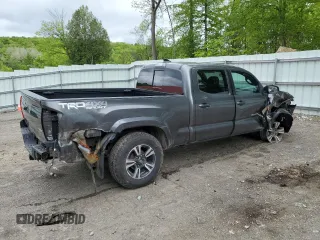 2017 Toyota Tacoma SR5 z VIN 3TMDZ5BN6HM017990, wystawiony jako Copart lot #57982205 z przebiegiem 51 890 mil mil oraz Szkoda całkowita • Salvage title. Historia ofert i sprzedaży dostępna na DreamBid. Obrazek 3.