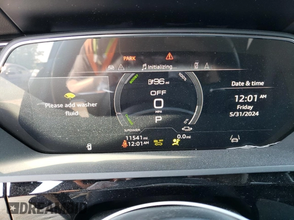 2024 Audi Q8 e-tron Premium Plus z VIN WA15AAGE7RB016864, wystawiony jako Copart lot #56564354 z przebiegiem 11 541 mil mil oraz Szkoda całkowita • Salvage title. Historia ofert i sprzedaży dostępna na DreamBid. Obrazek 9.