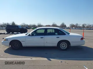 1995 Ford Crown Victoria LX с VIN 2FALP74W3SX123480, выставлен на аукционе IAAI как лот 41737431 с пробегом Не указан миль и . История ставок и продаж доступна на DreamBid. Изображение 14.