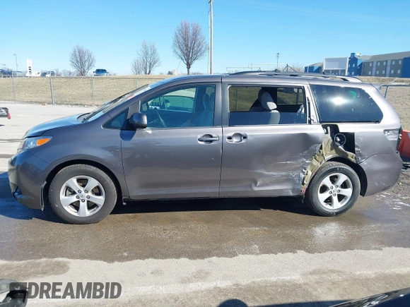 2016 Toyota Sienna LE AAS with VIN 5TDKK3DC1GS732265, listed as a IAAI auction lot 41701180 with 116,738 mi miles. Bid and sale history available at carsss.com. Image 15.