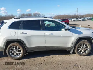 2016 Jeep Cherokee Latitude with VIN 1C4PJMCB1GW204412, listed as a IAAI auction lot 42031132 with 228,442 mi miles and . Bid and sale history available at carsss.com. Image 13.