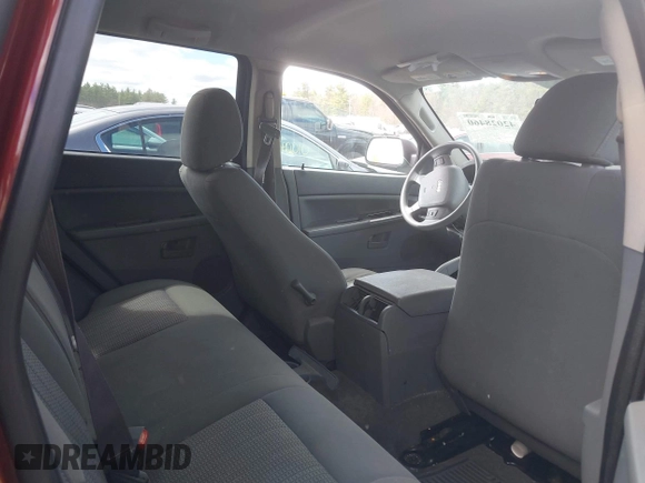 2007 Jeep Grand Cherokee Laredo with VIN 1J8GR48K27C518078, listed as a IAAI auction lot 42028460 with 121,530 mi miles. Bid and sale history available at carsss.com. Image 8.