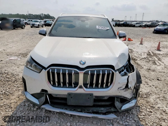 2023 BMW X1 xDrive28i with VIN WBX73EF06P5V77660, listed as a Copart auction lot 57342015 with 32,028 mi miles and Salvage title. Bid and sale history available at DreamBid. Image 5.
