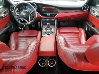 2017 Alfa Romeo Giulia Ti z VIN ZARFAECN4H7545588, wystawiony jako Copart lot #54086015 z przebiegiem 125 665 mil mil oraz Czysty tytuł • Clean title. Historia ofert i sprzedaży dostępna na DreamBid. Obrazek 8.