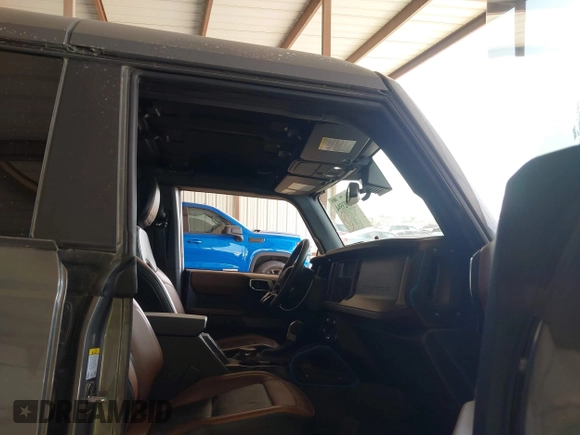 2023 Ford Bronco z VIN 1FMEE5DP8PLA91454, wystawiony jako IAAI lot #42023594 z przebiegiem 49 354 mil mil oraz . Historia ofert i sprzedaży dostępna na DreamBid. Obrazek 5.