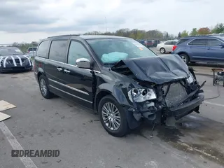 2014 Chrysler Town & Country Touring L z VIN 2C4RC1CG5ER257018, wystawiony jako IAAI lot #42104665 z przebiegiem 117 161 mil mil oraz . Historia ofert i sprzedaży dostępna na DreamBid. Obrazek 1.