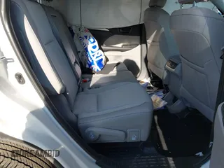 2019 Toyota Highlander LE z VIN 5TDBZRFH7KS964417, wystawiony jako IAAI lot #41443114 z przebiegiem 130 001 mil mil oraz . Historia ofert i sprzedaży dostępna na DreamBid. Obrazek 8.