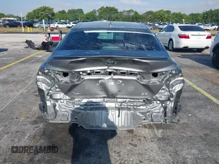 2025 Toyota Camry LE z VIN 4T1DAACK0SU500801, wystawiony jako IAAI lot #42123753 z przebiegiem 11 742 mil mil oraz . Historia ofert i sprzedaży dostępna na DreamBid. Obrazek 16.