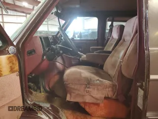 1992 Chevrolet Chevy Van z VIN 2GBEG25K3N4150299, wystawiony jako Copart lot #74099444 z przebiegiem 156 341 mil mil oraz Tytuł czysty. Historia ofert i sprzedaży dostępna na DreamBid. Obrazek 7.