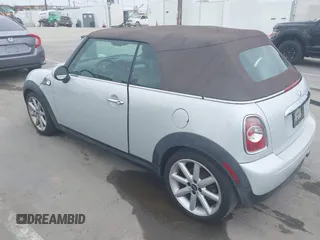 2014 MINI Convertible z VIN WMWZN3C52ET569565, wystawiony jako IAAI lot #42564988 z przebiegiem 66 035 mil mil oraz . Historia ofert i sprzedaży dostępna na DreamBid. Obrazek 3.
