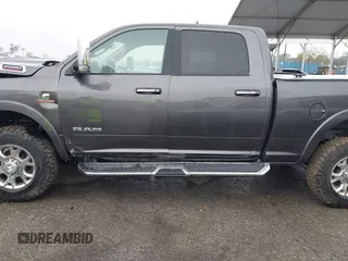 2022 Ram 2500 Laramie z VIN 3C6UR5FL2NG243857, wystawiony jako IAAI lot #41736144 z przebiegiem 58 474 mil mil oraz . Historia ofert i sprzedaży dostępna na DreamBid. Obrazek 14.
