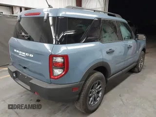 2024 Ford Bronco Sport Big Bend z VIN 3FMCR9B63RRF67708, wystawiony jako IAAI lot #42181623 z przebiegiem 4 773 mil mil oraz . Historia ofert i sprzedaży dostępna na DreamBid. Obrazek 4.