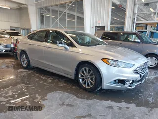 2017 Ford Fusion SE with VIN 3FA6P0H70HR383205, listed as a IAAI auction lot 41005743 with 175,600 mi miles. Bid and sale history available at carsss.com. Image 1.