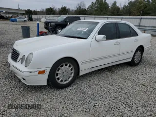 2000 Mercedes-Benz E-Class with VIN WDBJF65J4YB156192, listed as a Copart auction lot 47326605 with 216,194 mi miles and Salvage Title. Bid and sale history available at carsss.com. Image 1.