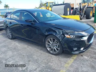 2024 Mazda 3 S Preferred z VIN 3MZBPACM1RM415733, wystawiony jako IAAI lot #42308136 z przebiegiem 25 370 mil mil oraz . Historia ofert i sprzedaży dostępna na DreamBid. Obrazek 1.