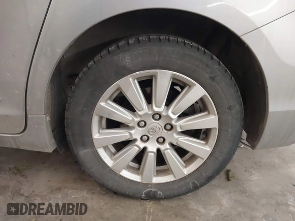 2017 Toyota Sienna XLE z VIN 5TDDZ3DC7HS151052, wystawiony jako IAAI lot #41498506 z przebiegiem 131 063 mil mil oraz . Historia ofert i sprzedaży dostępna na DreamBid. Obrazek 12.
