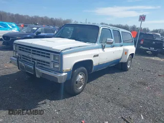 1987 GMC Suburban z VIN 1GKGR26NXHF533845, wystawiony jako IAAI lot #41845360 z przebiegiem 63 903 mil mil oraz . Historia ofert i sprzedaży dostępna na DreamBid. Obrazek 2.