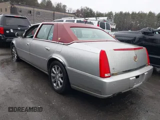 2008 Cadillac DTS 1SA z VIN 1G6KD57Y28U167084, wystawiony jako IAAI lot #41788614 z przebiegiem 86 436 mil mil oraz . Historia ofert i sprzedaży dostępna na DreamBid. Obrazek 3.