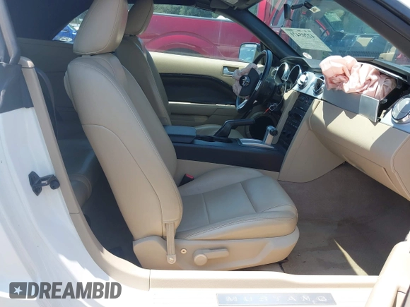 2006 Ford Mustang Standard with VIN 1ZVFT84N465107373, listed as a IAAI auction lot 42205471 with 60,598 mi miles and . Bid and sale history available at DreamBid. Image 5.