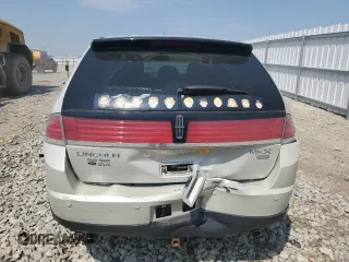 2007 Lincoln MKX z VIN 2LMDU88C47BJ24008, wystawiony jako Copart lot #60065225 z przebiegiem 157 038 mil mil oraz Czysty tytuł • Clean title. Historia ofert i sprzedaży dostępna na DreamBid. Obrazek 6.