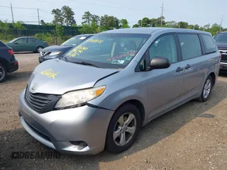 2011 Toyota Sienna z VIN 5TDZK3DC1BS090217, wystawiony jako IAAI lot #42344820 z przebiegiem 135 996 mil mil oraz . Historia ofert i sprzedaży dostępna na DreamBid. Obrazek 2.