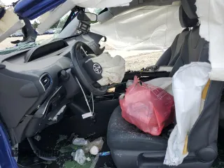 2017 Toyota Prius Two z VIN JTDKARFU8H3532336, wystawiony jako Copart lot #51109475 z przebiegiem Nie podano mil oraz Szkoda całkowita • Salvage title. Historia ofert i sprzedaży dostępna na DreamBid. Obrazek 7.