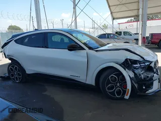 2023 Ford Mustang Mach-E GT z VIN 3FMTK4SEXPMA16880, wystawiony jako IAAI lot #42259039 z przebiegiem 27 524 mil mil oraz . Historia ofert i sprzedaży dostępna na DreamBid. Obrazek 13.