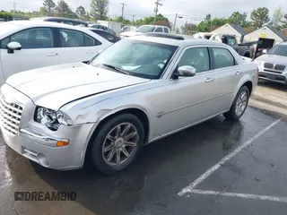 2006 Chrysler 300 C with VIN 2C3KA63H16H352507, listed as a IAAI auction lot 41926057 with 129,962 mi miles. Bid and sale history available at carsss.com. Image 17.