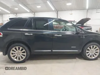 2014 Lincoln MKX with VIN 2LMDJ8JK4EBL16245, listed as a IAAI auction lot 42137824 with 184,479 mi miles. Bid and sale history available at carsss.com. Image 13.