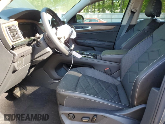 2024 Volkswagen Atlas SE with VIN 1V2JR2CA1RC598507, listed as a Copart auction lot 52904865 with 9,075 mi miles and Salvage title. Bid and sale history available at DreamBid. Image 7.