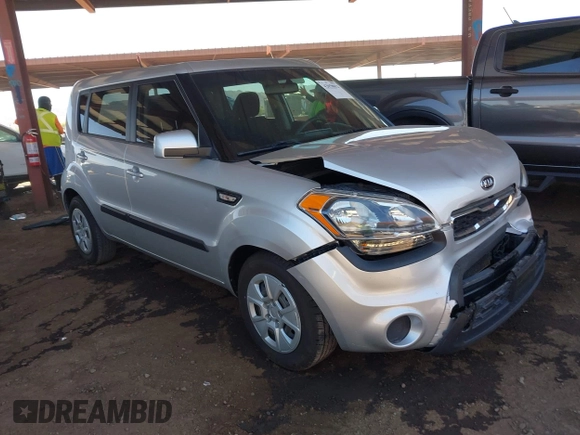 2012 Kia Soul with VIN KNDJT2A59C7400121, listed as a IAAI auction lot 42058012 with 83,059 mi miles. Bid and sale history available at carsss.com. Image 1.