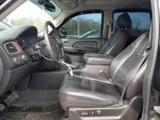 2008 Chevrolet Tahoe 3LT z VIN 1GNFK13018R206030, wystawiony jako Copart lot #50588455 z przebiegiem 124 088 mil mil oraz Czysty tytuł • Clean title. Historia ofert i sprzedaży dostępna na DreamBid. Obrazek 7.
