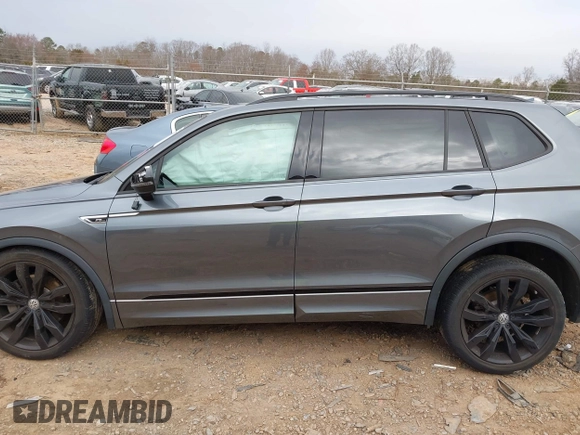 2020 Volkswagen Tiguan SE with VIN 3VV3B7AX7LM163193, listed as a IAAI auction lot 41751571 with 32,352 mi miles and . Bid and sale history available at DreamBid. Image 15.