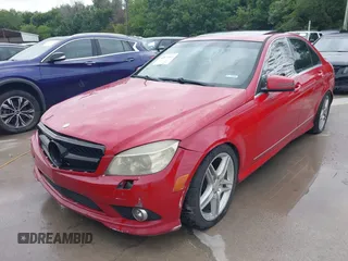 2010 Mercedes-Benz C 300 Sport z VIN WDDGF5EB5AR090186, wystawiony jako IAAI lot #42673413 z przebiegiem 195 799 mil mil oraz . Historia ofert i sprzedaży dostępna na DreamBid. Obrazek 2.