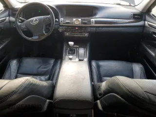 2013 Lexus LS 460 z VIN JTHCL5EF7D5018890, wystawiony jako Copart lot #54492255 z przebiegiem Nie podano mil oraz Szkody całkowita. Historia ofert i sprzedaży dostępna na DreamBid. Obrazek 8.
