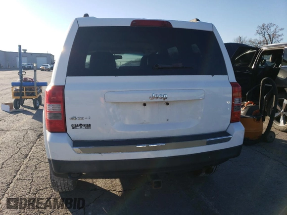 2011 Jeep Patriot Latitude X with VIN 1J4NF4GB4BD239057, listed as a Copart auction lot 85320574 with 180,792 mi miles and Salvage Title. Bid and sale history available at DreamBid. Image 6.