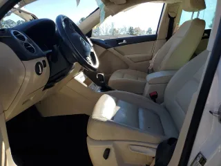 2014 Volkswagen Tiguan SE z VIN WVGAV3AX1EW523157, wystawiony jako Copart lot #82111894 z przebiegiem 103 172 mil mil oraz Szkoda całkowita • Salvage title. Historia ofert i sprzedaży dostępna na DreamBid. Obrazek 7.