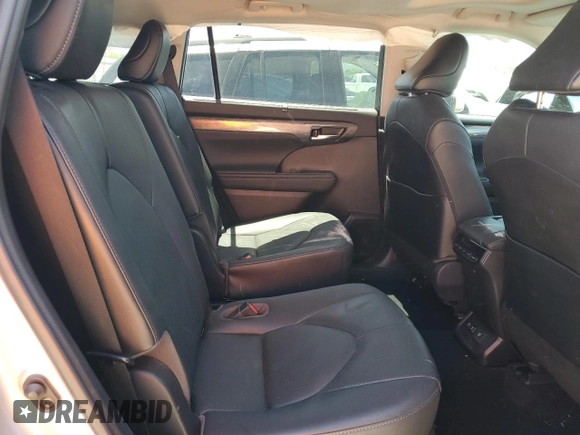 2021 Toyota Highlander Limited z VIN 5TDDZRBHXMS528551, wystawiony jako Copart lot #57868285 z przebiegiem 65 948 mil mil oraz Szkoda całkowita • Salvage title. Historia ofert i sprzedaży dostępna na DreamBid. Obrazek 11.