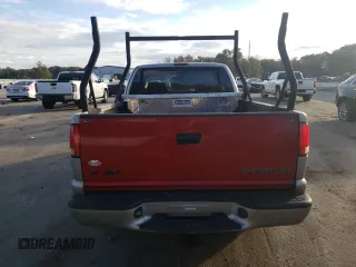 2002 GMC Sonoma SLS with VIN 1GTCS195X28182192, listed as a Copart auction lot 79810694 with 202,368 mi miles and Salvage Title. Bid and sale history available at carsss.com. Image 6.