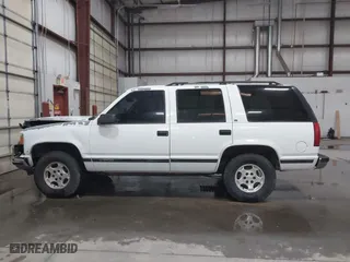 1996 Chevrolet Tahoe with VIN 1GNEK13R5TJ341299, listed as a IAAI auction lot 41713489 with 251,990 mi miles. Bid and sale history available at carsss.com. Image 14.