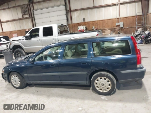 2002 Volvo V70 with VIN YV1SW61R721181578, listed as a IAAI auction lot 41620282 with 260,803 mi miles. Bid and sale history available at carsss.com. Image 14.