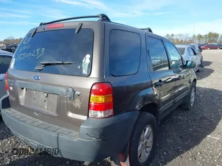 2007 Ford Escape XLT with VIN 1FMYU93157KA19086, listed as a IAAI auction lot 41301417 with 999,999 mi miles. Bid and sale history available at carsss.com. Image 4.