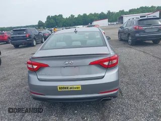 2016 Hyundai Sonata SE z VIN 5NPE24AF8GH334395, wystawiony jako IAAI lot #42333326 z przebiegiem 130 429 mil mil oraz . Historia ofert i sprzedaży dostępna na DreamBid. Obrazek 16.