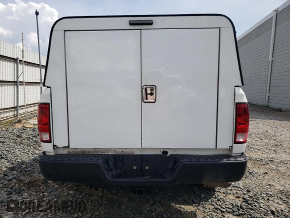 2021 Ram 1500 Tradesman z VIN 1C6RR7FG2MS564387, wystawiony jako Copart lot #60854825 z przebiegiem 176 835 mil mil oraz Czysty tytuł • Clean title. Historia ofert i sprzedaży dostępna na DreamBid. Obrazek 6.