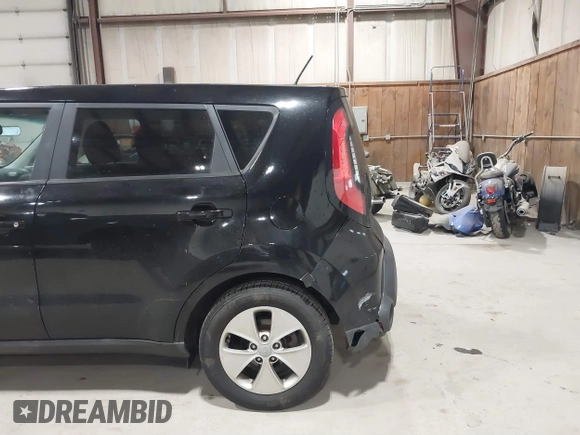 2014 Kia Soul with VIN KNDJN2A23E7071841, listed as a IAAI auction lot 41725997 with 147,361 mi miles. Bid and sale history available at carsss.com. Image 6.