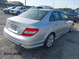 2009 Mercedes-Benz C 300 Sport z VIN WDDGF81X39R060084, wystawiony jako IAAI lot #42467218 z przebiegiem 135 811 mil mil oraz . Historia ofert i sprzedaży dostępna na DreamBid. Obrazek 4.