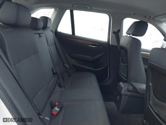 2013 BMW X1 28i with VIN WBAVM1C58DVW45962, listed as a IAAI auction lot 41323144 with 117,363 mi miles. Bid and sale history available at carsss.com. Image 8.