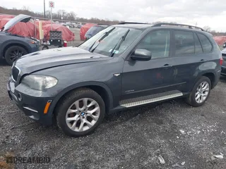 2011 BMW X5 35i with VIN 5UXZV4C59BL415034, listed as a IAAI auction lot 40969149 with 108,468 mi miles. Bid and sale history available at carsss.com. Image 17.
