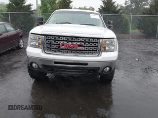 2009 GMC Sierra 1500 Work Truck z VIN 1GTEC14C59Z900876, wystawiony jako IAAI lot #42240573 z przebiegiem 315 043 mil mil oraz . Historia ofert i sprzedaży dostępna na DreamBid. Obrazek 12.